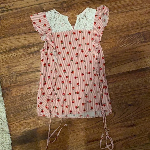 Red and White Floral Roses Blouse with Lace Back for Girls - Picture 5 of 6